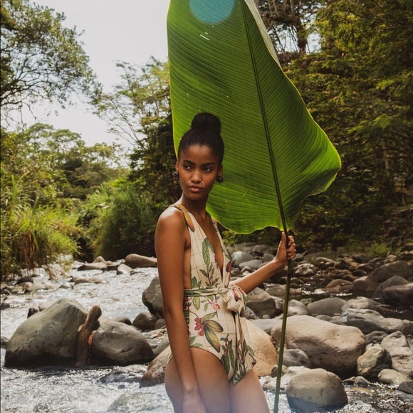 Beautiful Azulu bathing suit. Never worn - Picture 4 of 6